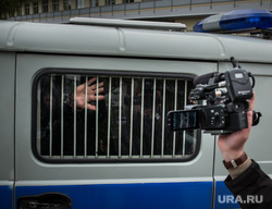 Допрос Ройзмана. Екатеринбург, заключенные, рука, арест, тюрьма, за решеткой, коробок, прощание, полиция, задержание