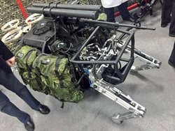 Робот умеет эвакуировать раненых с поля боя