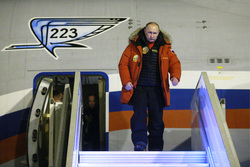 Владимир Путин прибыл на арктический форум в Архангельск