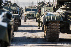 Первая репетиция юбилейного Парада Победы в Екатеринбурге на 2-ой Новосибирской, военная техника, армия, военные, репетиция, солдат