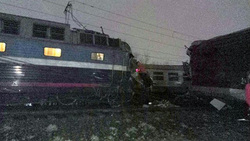 12 человек госпитализированы после столкновения поездов