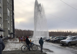 Фонтан на "Тополиной аллее" в Челябинске поднялся до 6 этажа
