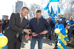В торжественном открытии принял участие координатор ЛДПР по Свердловской области Антон Гусев (справа)