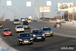 Мост ул Бурова Петрова (дорожное покрытие) Курган, автомобили, движение на дороге