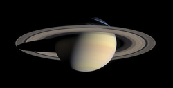 Зонд пролетел между Сатурном и его кольцами и сделал уникальные снимки