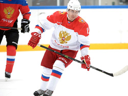 Владимир Путин вышел на лед  в качестве тренера