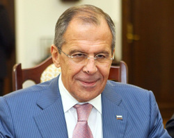 Лавров не скрывает, что ему нравится курить