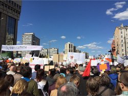 Тысячи москвичей протестуют против сноса хрущевок