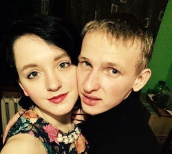 Виктор работал на заводе, получал неплохую по местным меркам зарплату и собирался жениться на любимой девушке