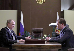 Медведев представил Путину план действий кабмина на восемь лет