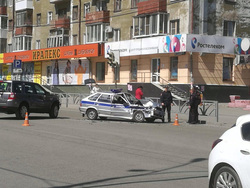 Машина стражей порядка серьезно пострадала на улице Щорса