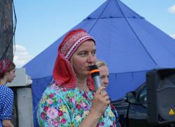 Ольга Сметанюк в лагере «Русь» сама водит походы и экскурсии. «Муж поддерживает мою работу», — говорит она.
