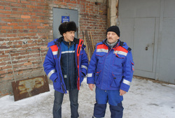 Валерий Пронин и Сергей Талдыкин ломом и лопатой отбились от нападавшего
