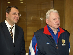 Александр Филипенко и его сын Василий в здании Югорской шахматной академии