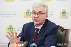 Глава администрации Екатеринбурга Якоб уйдет в отставку досрочно. С новым местом работы пока сложности
