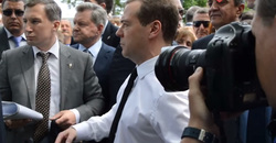 Кадр момента, когда Медведев произнес "Денег нет"