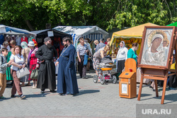 Жалобы горожан на озеленение города и размещение православной выставки. Курган, палатки, чимеевская икона, батюшки, православная ярмарка2017