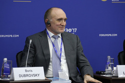Губернатор Борис Дубровский продолжает работу на форуме в Санкт-Петербурге