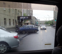 Места для инвалидов на парковке на ул. Володарского, у детской поликлиники, постоянно занимают нарушители