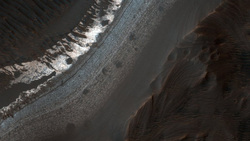 У Марса нашли еще одно сходство с Землей - снег