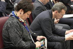Экс-директор департамента образования Югры Любовь Ковешникова прославилась игрой в мобильные приложения под носом у губернатора