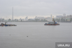 Буровая установка на городском пруду на месте планируемого Храма-на-воде. Екатеринбург, городской пруд, екатеринбург, платформа на воде