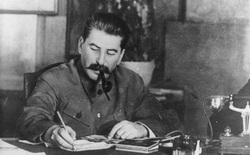 Иосиф Сталин десять лет подряд занимает первое место