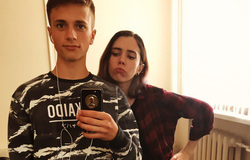 Данила Прилепа с сестрой Яной и золотым iPhone