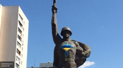 Харьков раскрасили памятник воину освободителю, памятник воину освободителю харьков