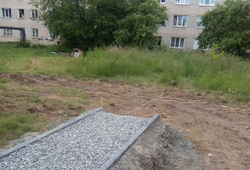 Такой же тротуар есть и в соседнем дворе