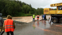Из-за дождей В Пермском крае смыло мост через реку Юг