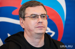 Завершающий этап праймериз по подбору кандидата на выборах губернатора Свердловской области. Екатеринбург, енин евгений, портрет, триколор, флаг россии
