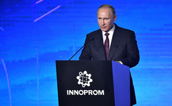 Президент России Владимир Путин лично открыл выставку