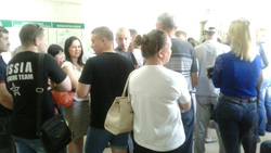 В душном помещении люди проводят по нескольку часов