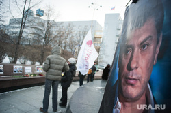 Акция памяти, посвященная годовщине смерти оппозиционера Бориса Немцова. Екатеринбург, акция памяти, немцов борис, возложение цветов