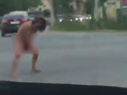 В Югре голая женщина в центре города распилила себе промежность ножовкой. ФОТО, ВИДЕО