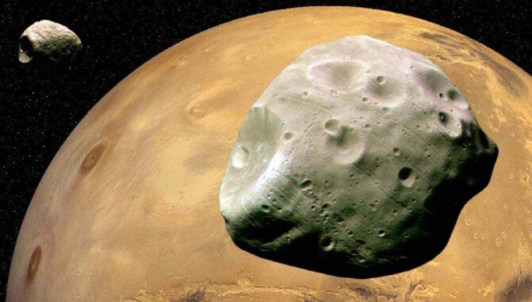 Спутник Марса — астероид Фобос по форме напоминает картофелину