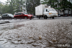 Затопление центральных улиц во время дождя. Екатеринбург, дождь, ливень, потоп