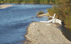 Самолет рухнул в реку