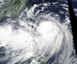 Тайфун стремительно приближается к берегам Китая