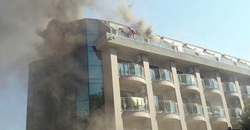 Туристы спасались от огня на балконах
