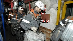 Горные спасатели проводят разведку шахты