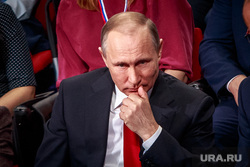 Путин потребовал от губернатора объяснить нехватку мест в детсадах