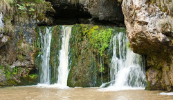 13 августа туристы должны были добраться до водопада Атыш