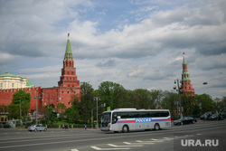 Вокруг очереди к Храму Христа Спасителя. Москва, россия, автобус, город москва, кремль