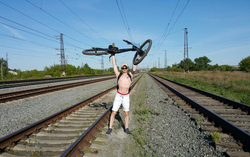 Дмитрий любил ездить возле железной дороги