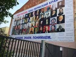 Директор "Пиотровского" готов сорвать плакат из-за портрета Сталина