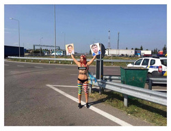 Femen назвали свою акцию «Дураки без границ»
