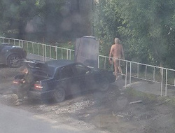Мужчина гулял неподалеку от школы