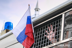 Несанкционированный митинг на Тверской улице. Москва, автозак, рука, мигалка, решетка, триколор, флаг россии